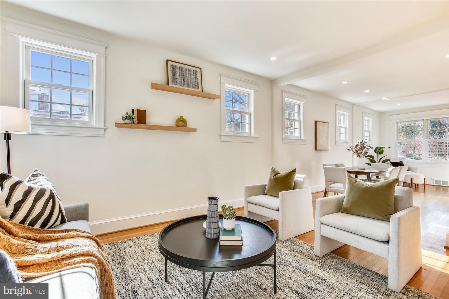 2210 39th Pl NW