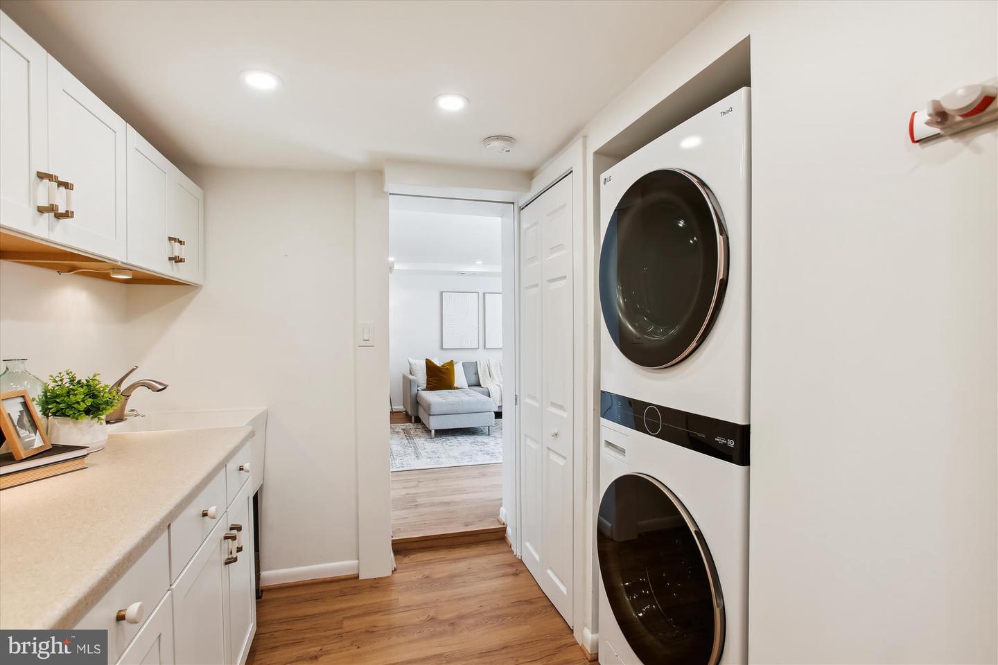 2210 39th Pl NW