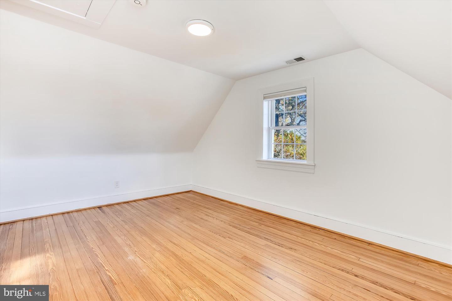 2210 39th Pl NW