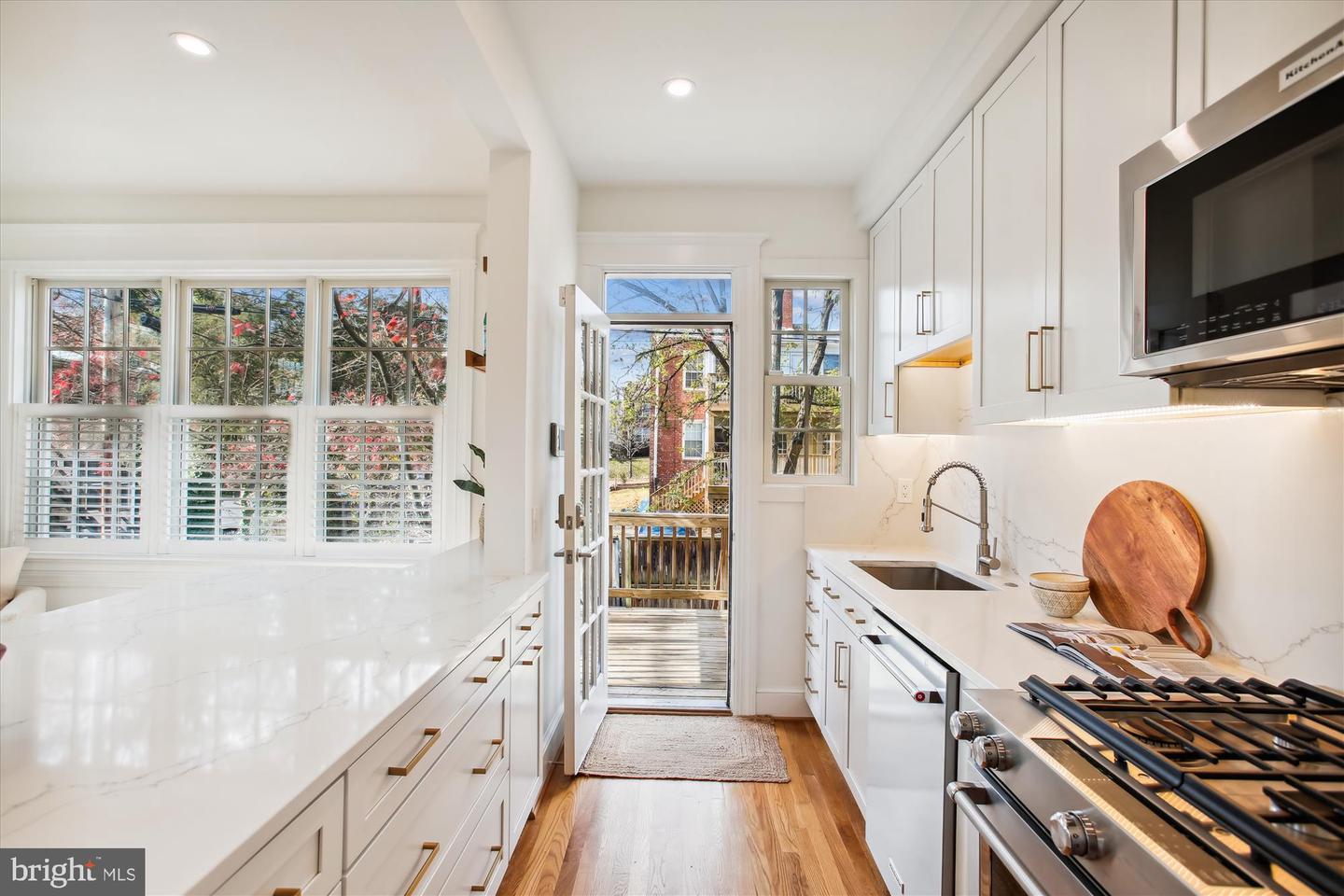 2210 39th Pl NW