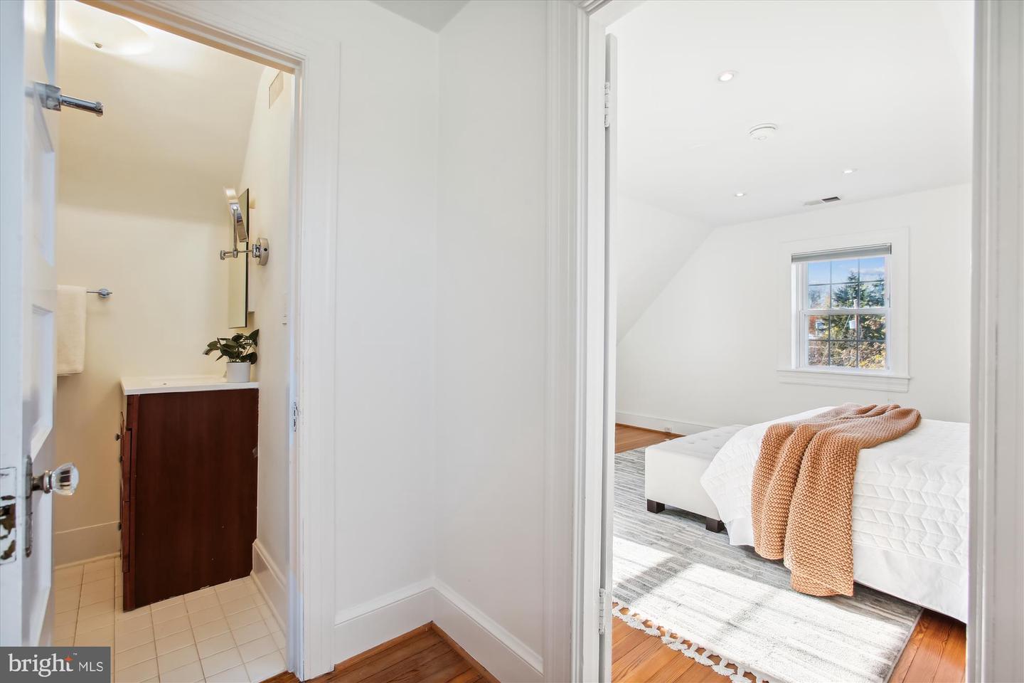 2210 39th Pl NW