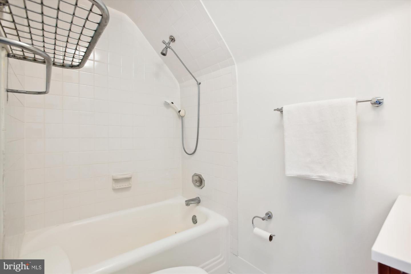 2210 39th Pl NW