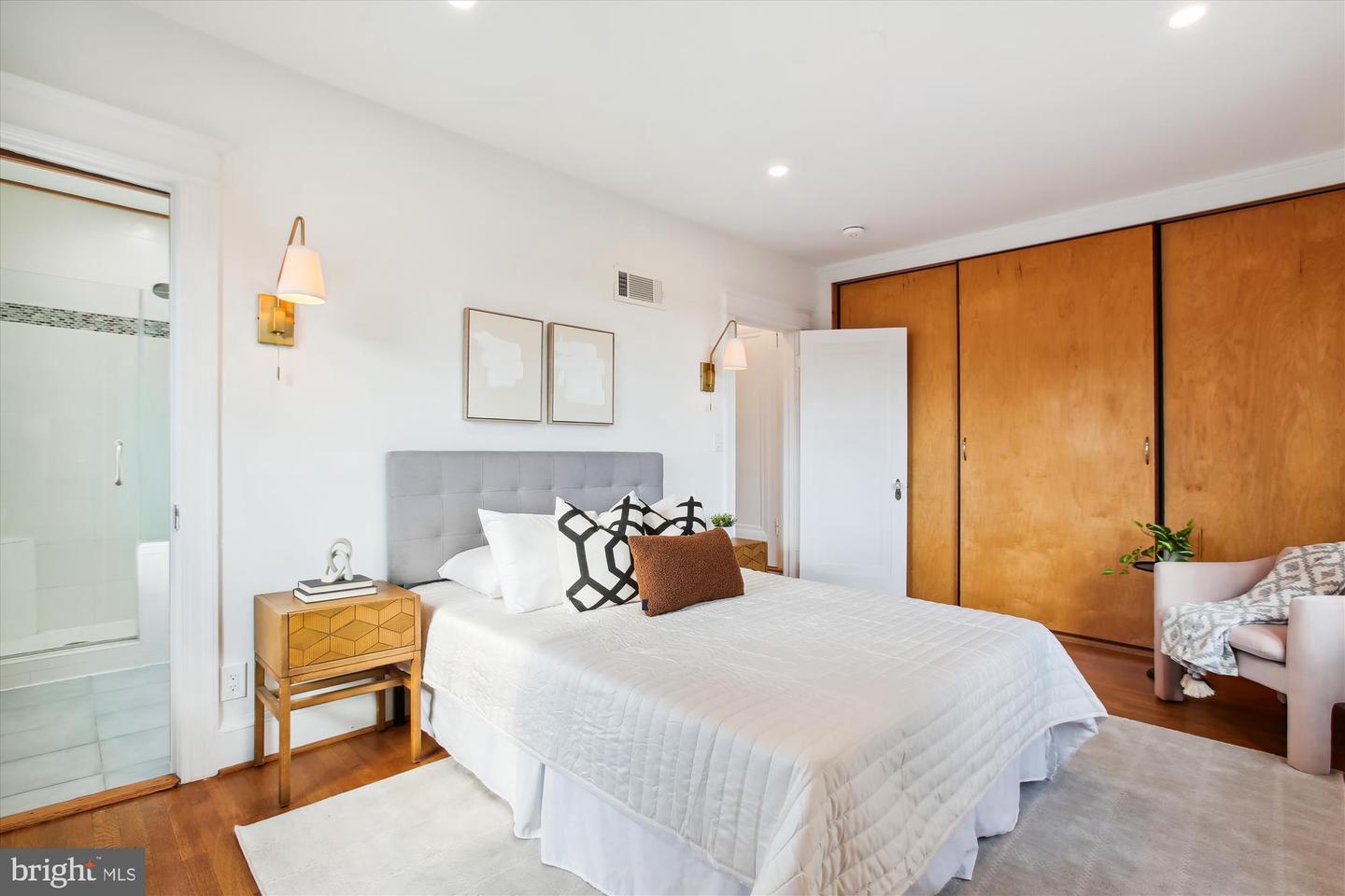 2210 39th Pl NW
