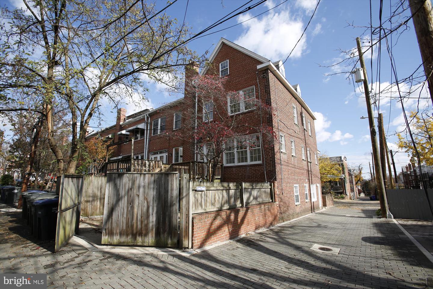 2210 39th Pl NW