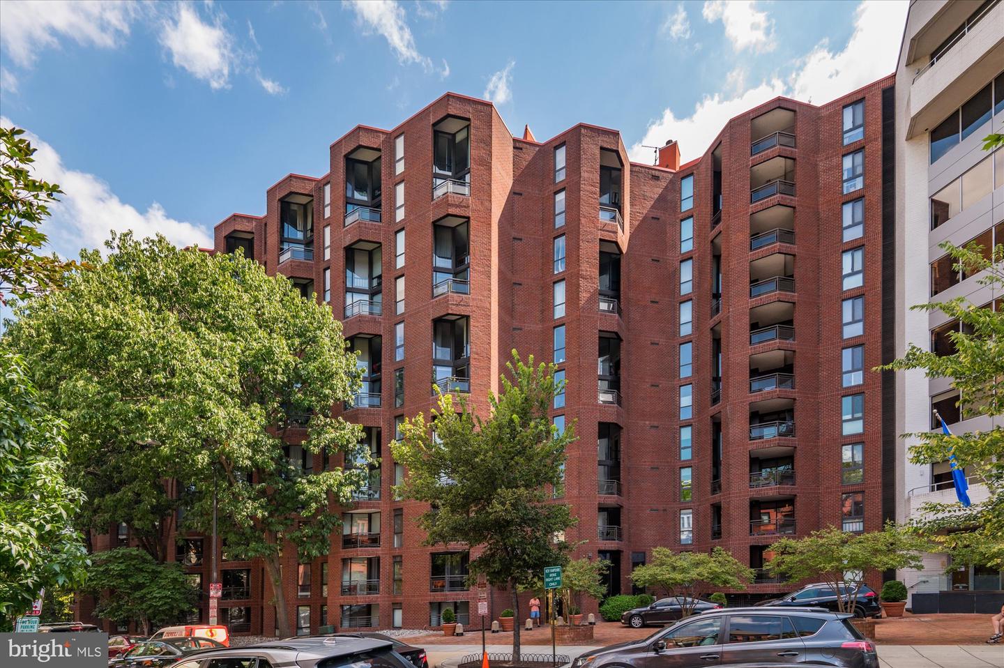 1099 22nd St NW #606