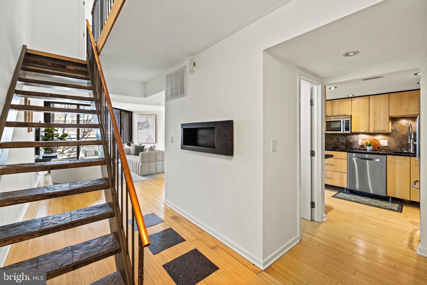 1099 22nd St NW #606