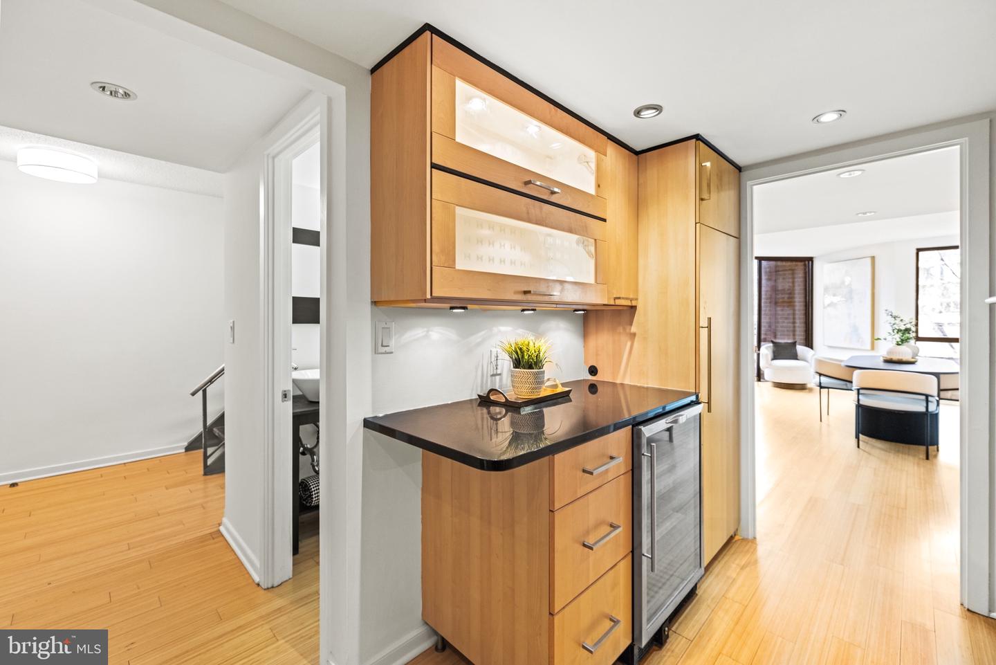 1099 22nd St NW #606