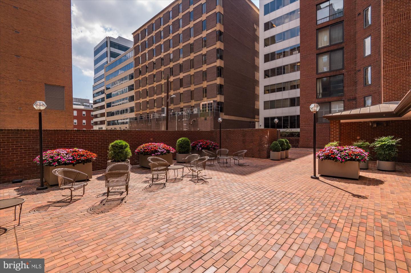 1099 22nd St NW #606