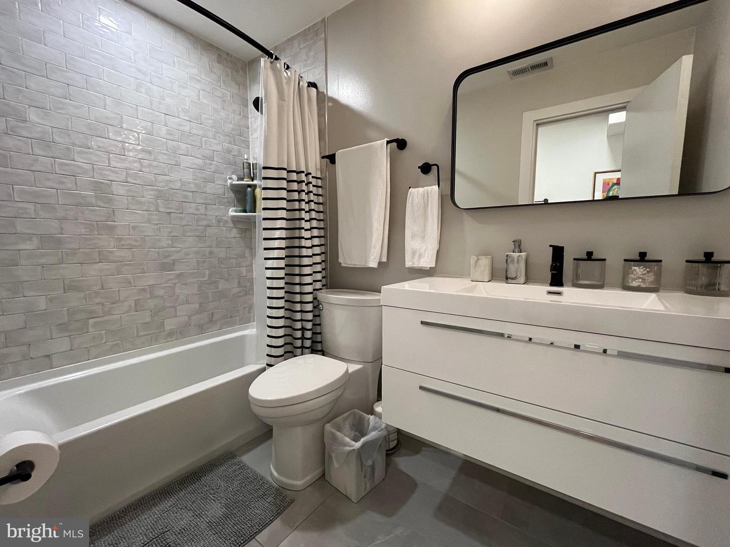 1821 I ST NE #5