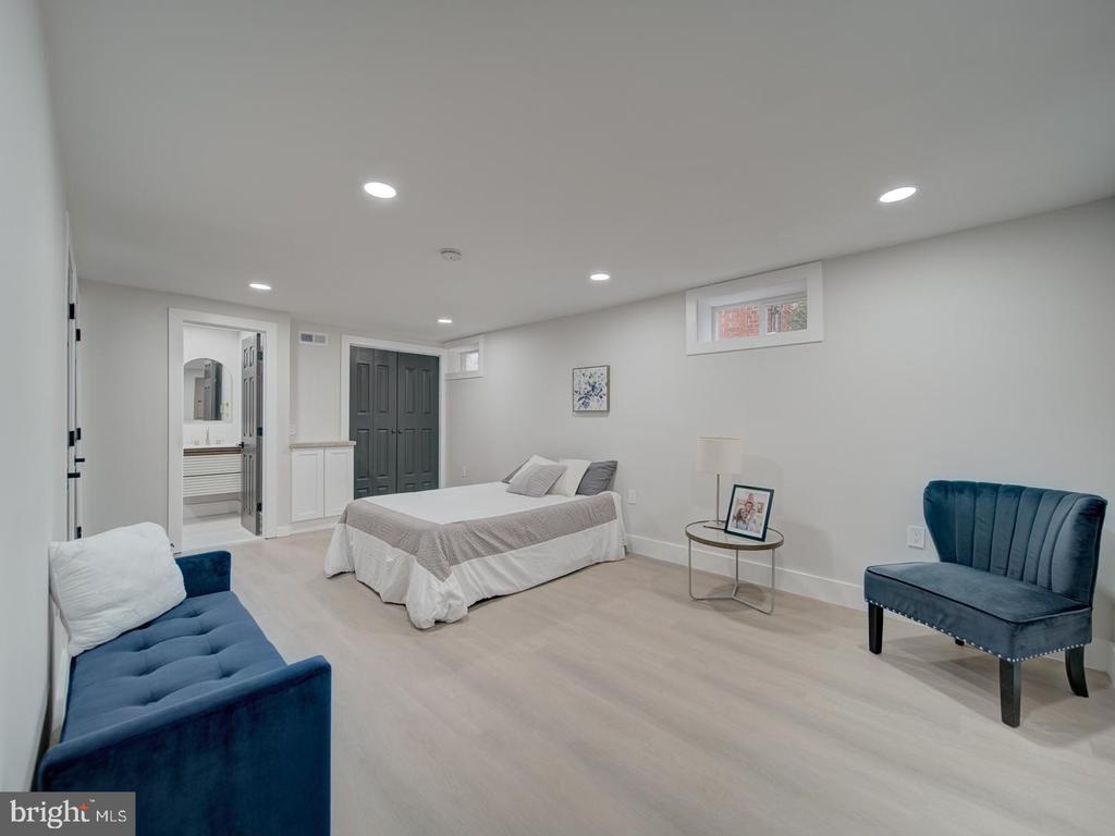 4372 Dubois Pl SE