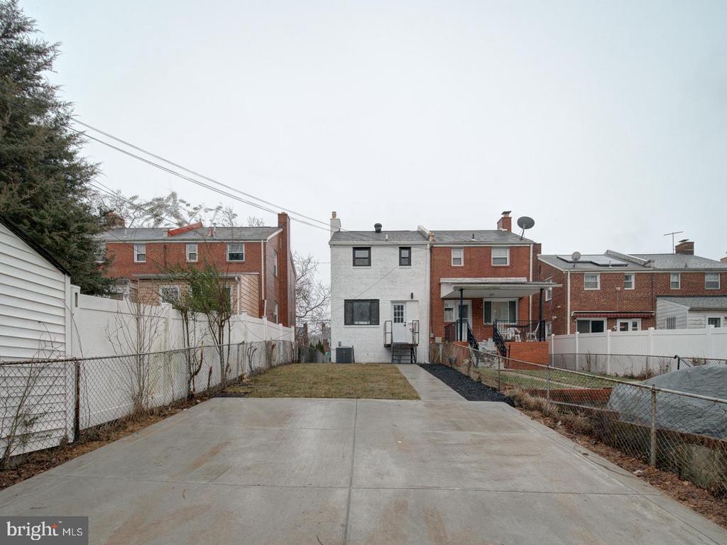 4372 Dubois Pl SE
