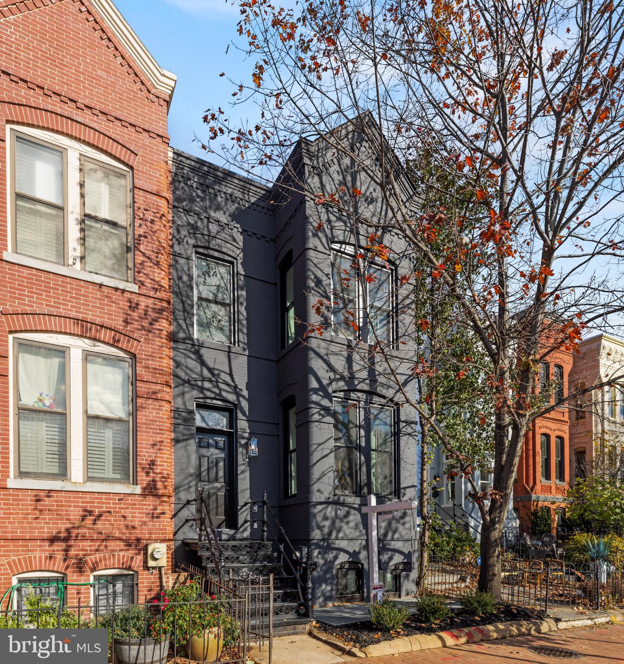 1106 E STREET SE