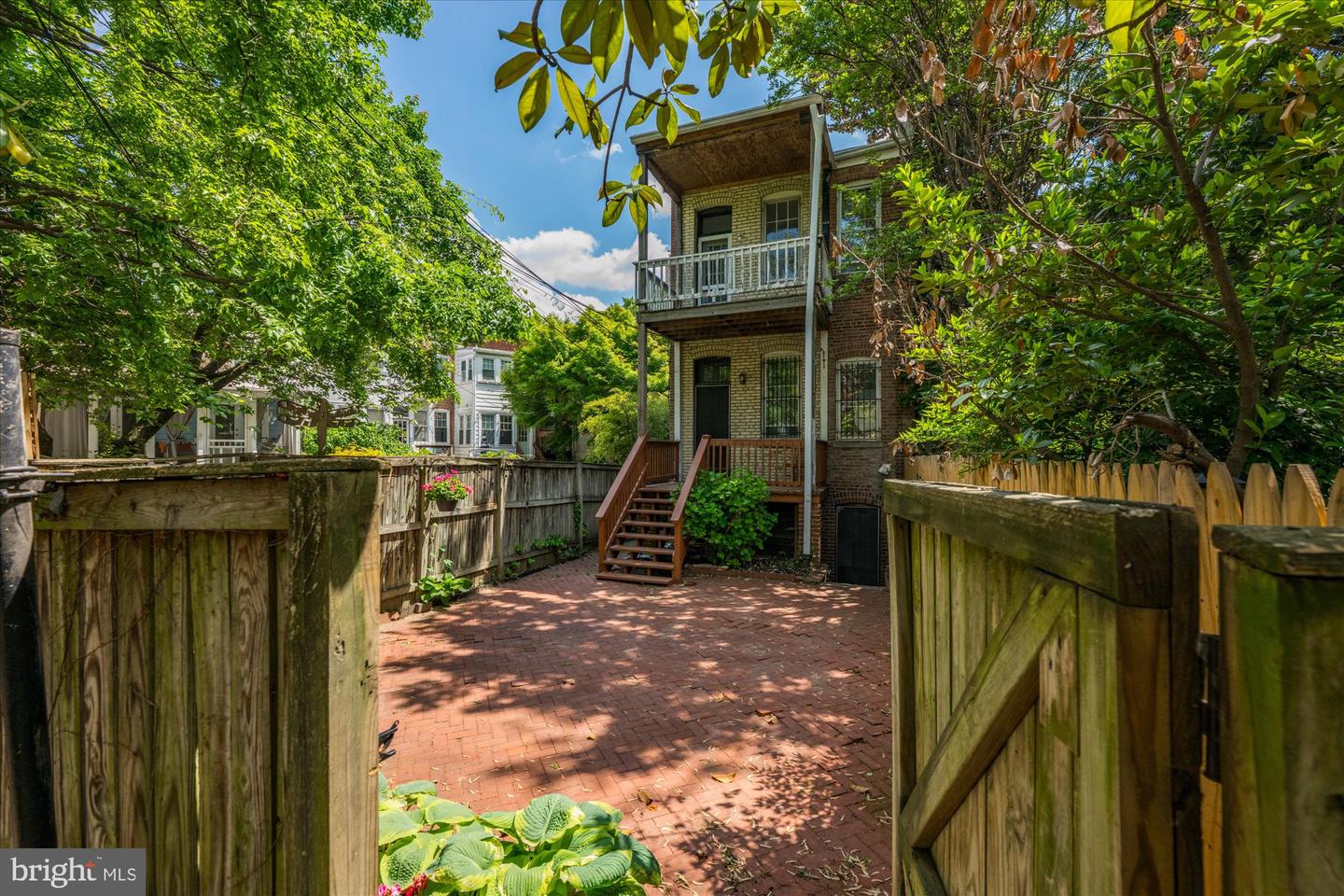 14 10th St NE
