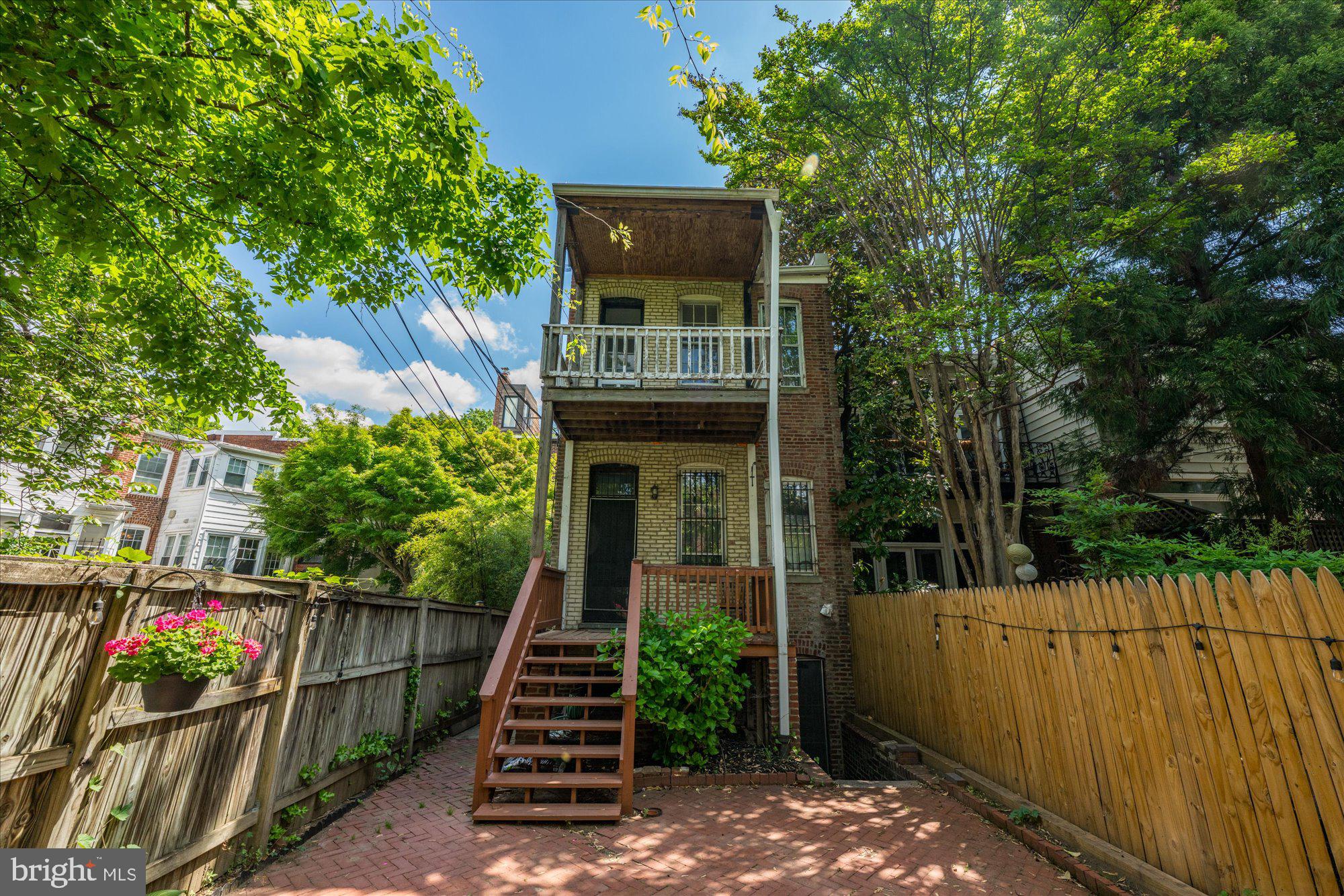 14 10th St NE