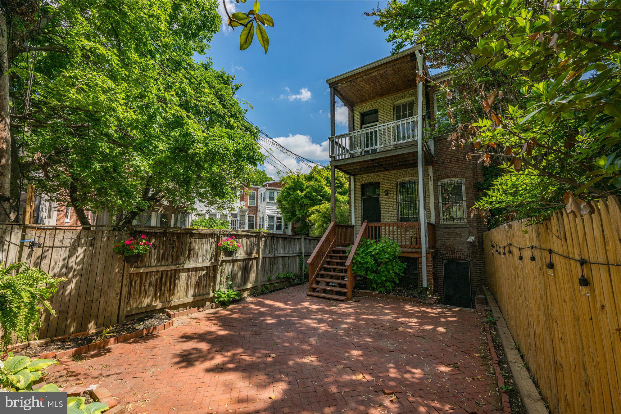 14 10th St NE