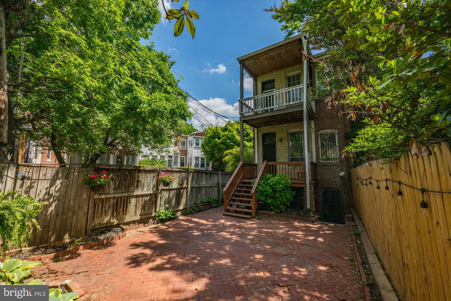 14 10th St NE