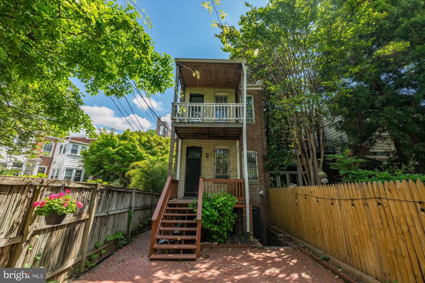 14 10th St NE