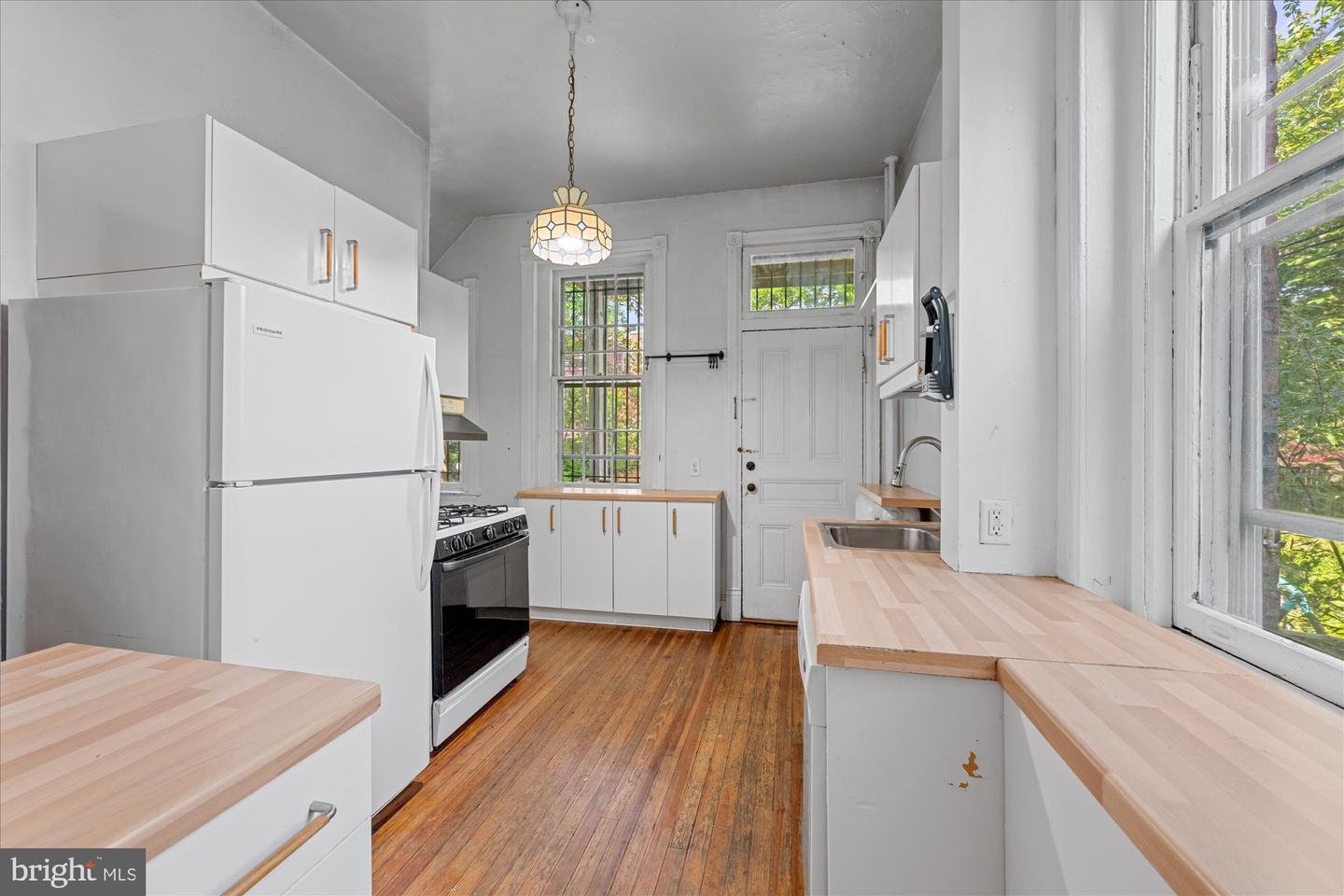 14 10th St NE