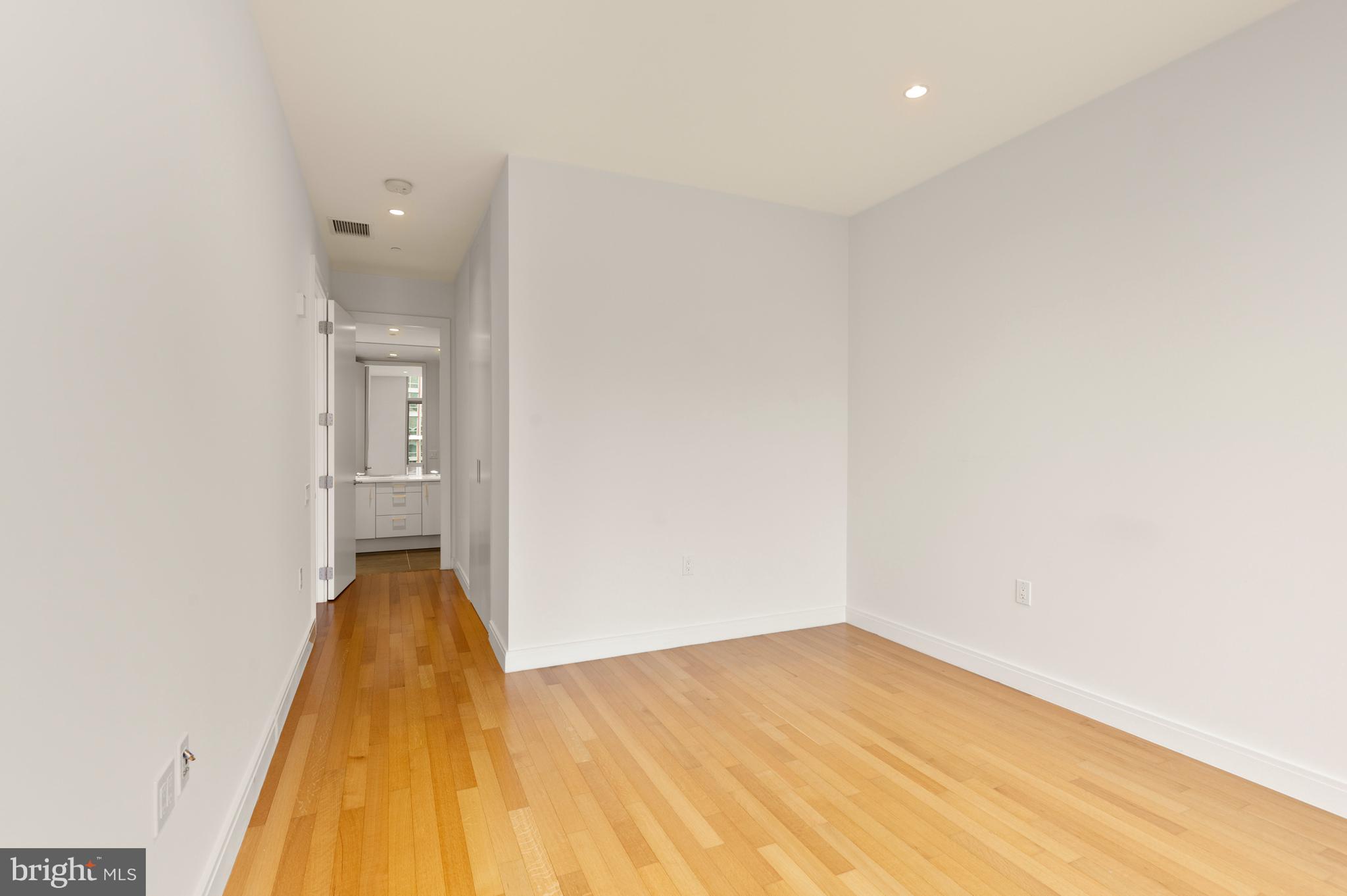 1177 22ND ST NW #4B