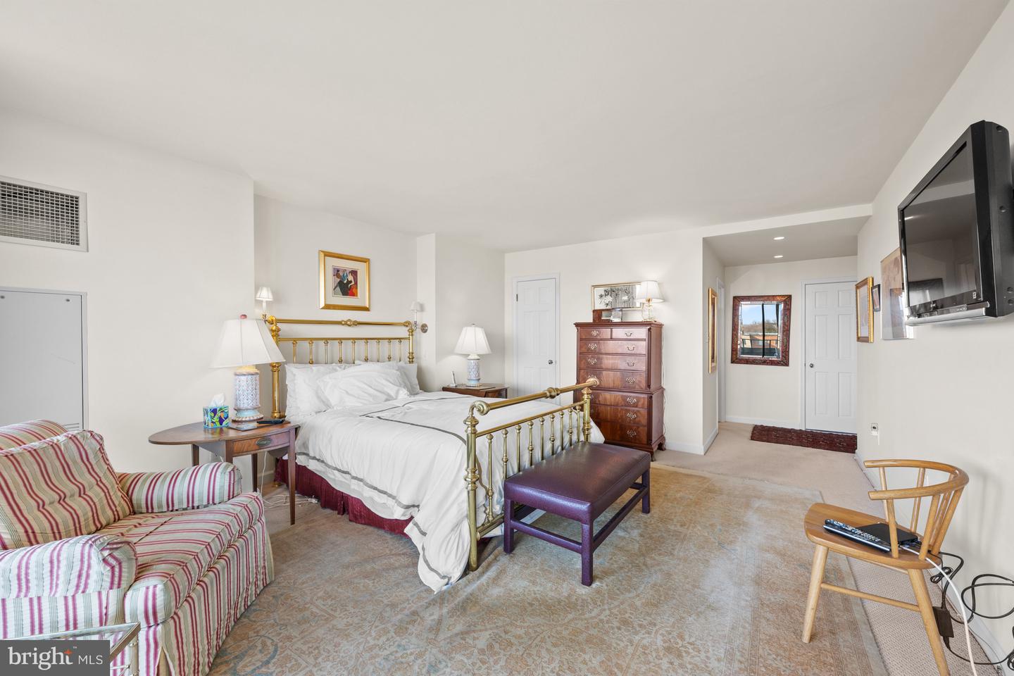 4200 Massachusetts Ave NW #813