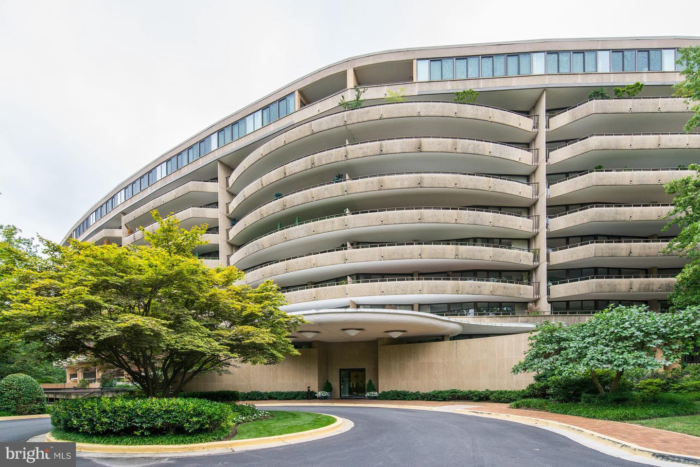 4200 Massachusetts Ave NW #813