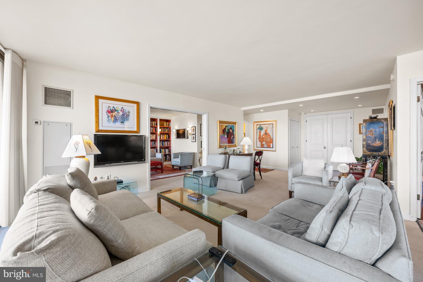 4200 Massachusetts Ave NW #813