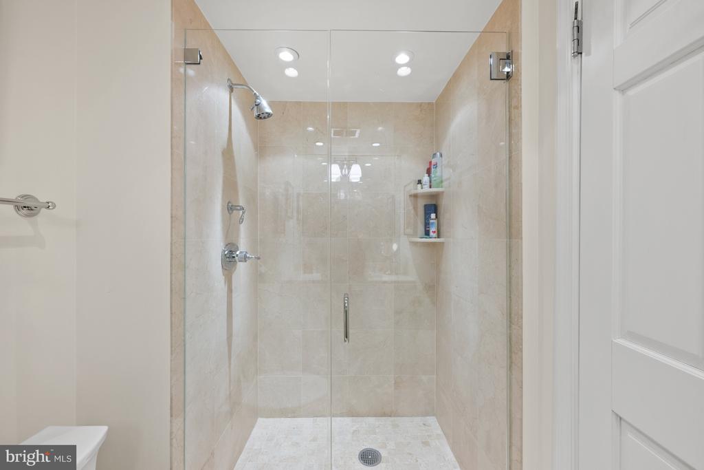 4200 Massachusetts Ave NW #813