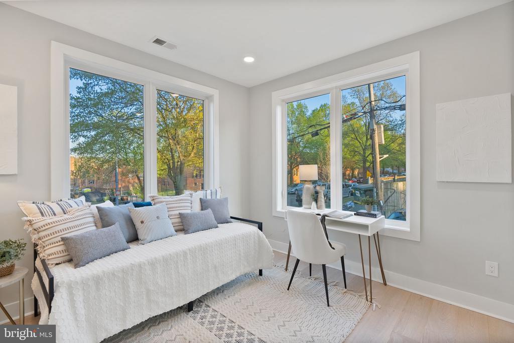 2019 M STREET NE 6