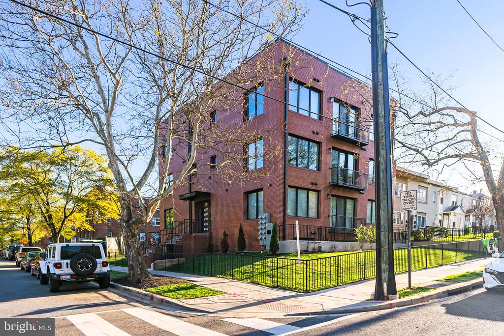 2019 M STREET NE 6
