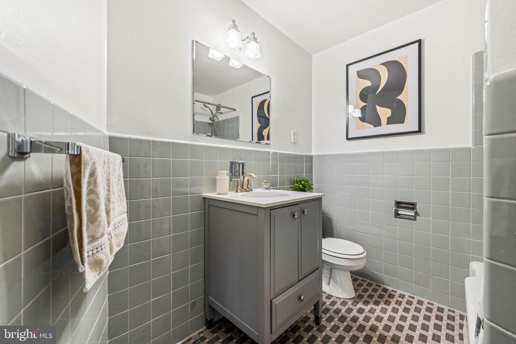 4740 CONNECTICUT AVENUE NW Unit: 1002