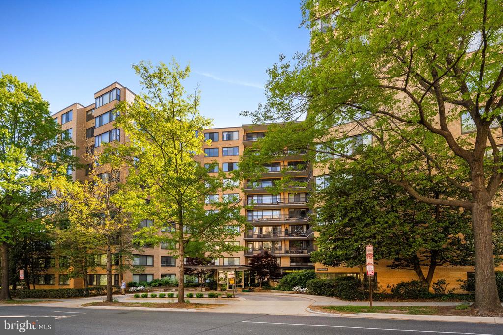 4740 CONNECTICUT AVENUE NW Unit: 1002