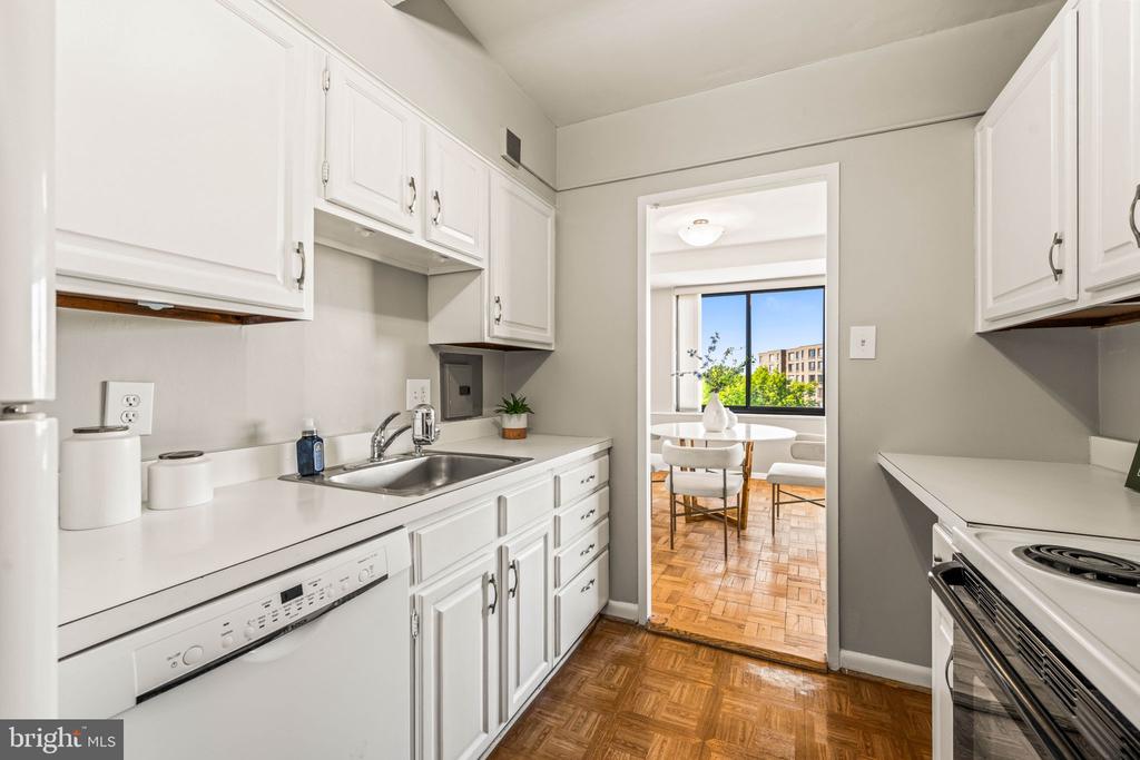 4740 CONNECTICUT AVENUE NW Unit: 1002