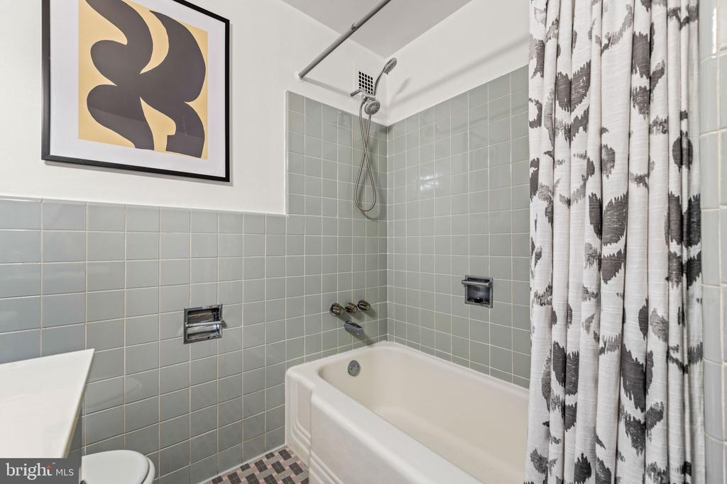 4740 CONNECTICUT AVENUE NW Unit: 1002
