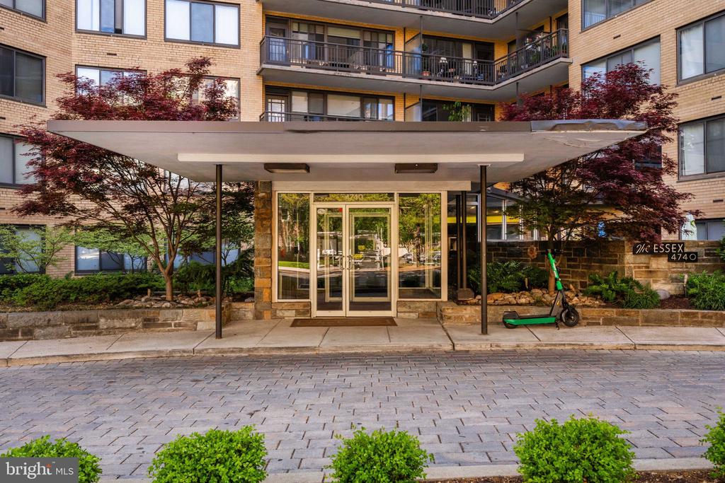 4740 CONNECTICUT AVENUE NW Unit: 1002