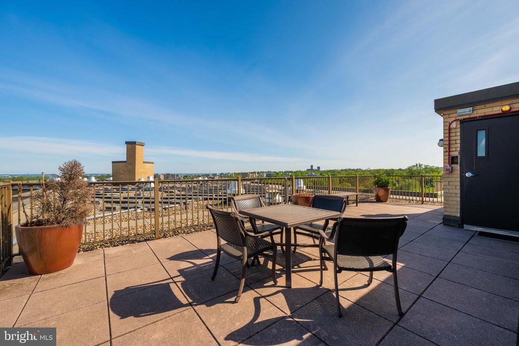 4740 CONNECTICUT AVENUE NW Unit: 1002