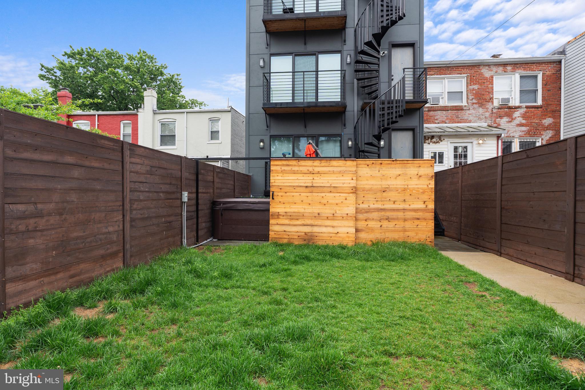 615 IRVING STREET NW UNIT 1R