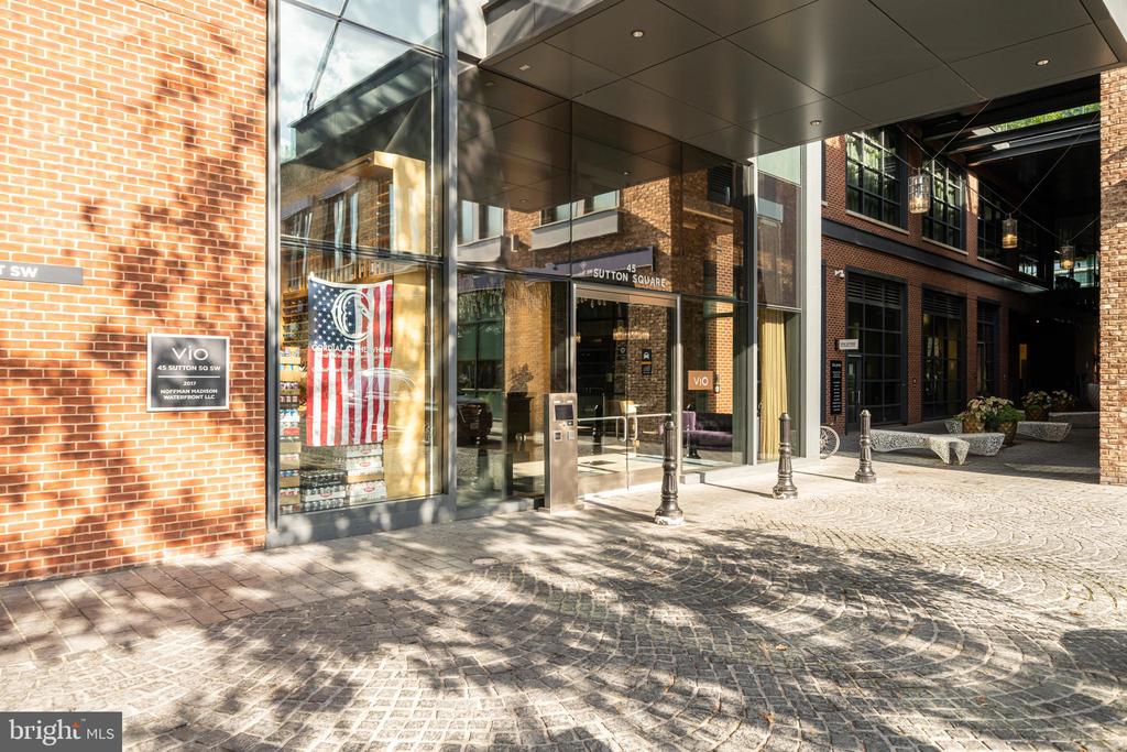 45 SUTTON SQUARE SW PH11