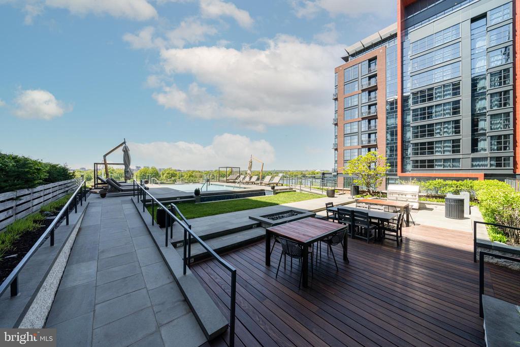 45 SUTTON SQUARE SW PH11