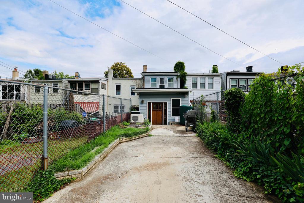2408 2ND STREET NE