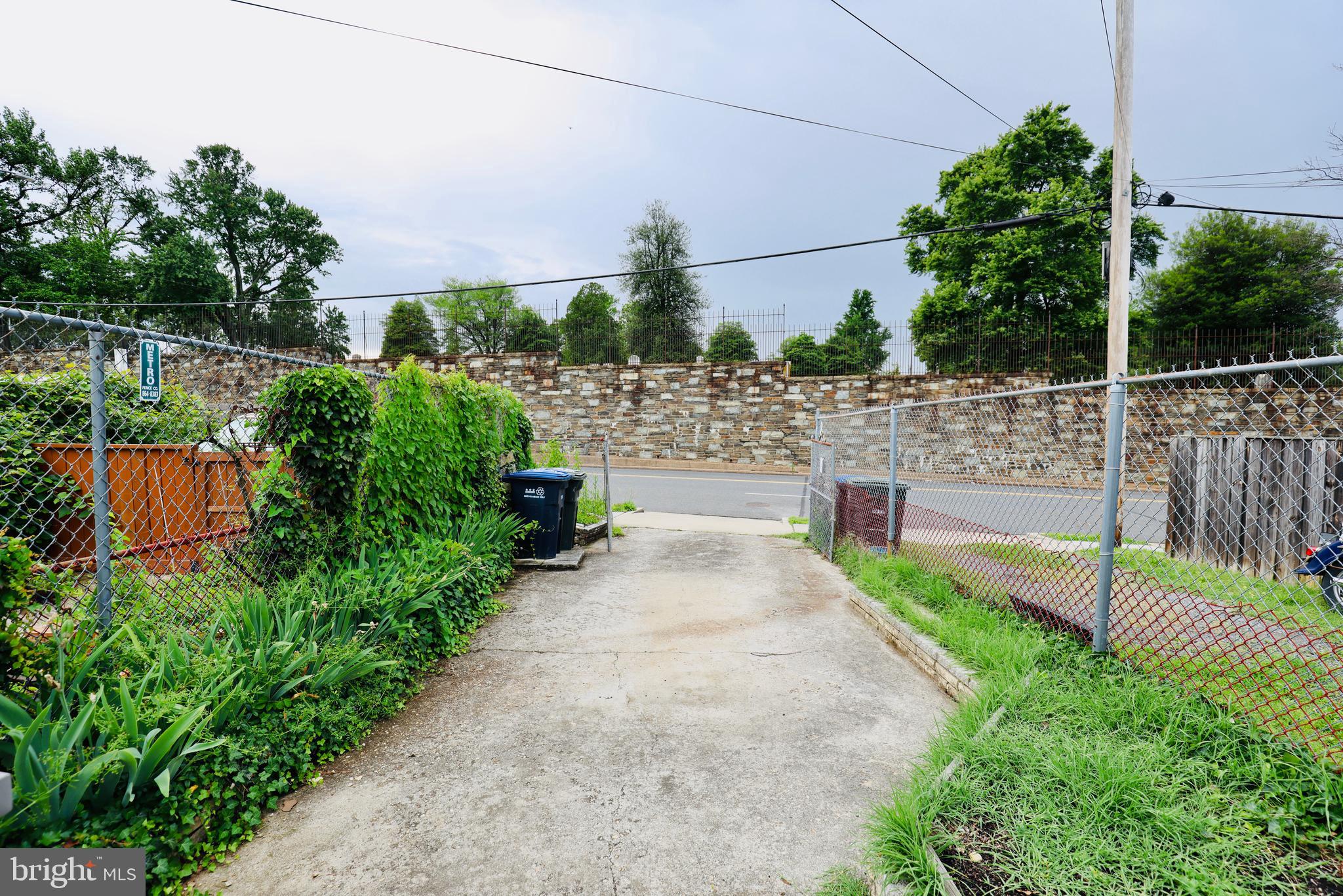 2408 2ND STREET NE