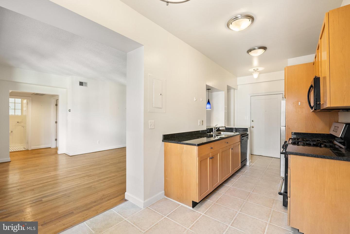 3901 Connecticut Ave NW #406