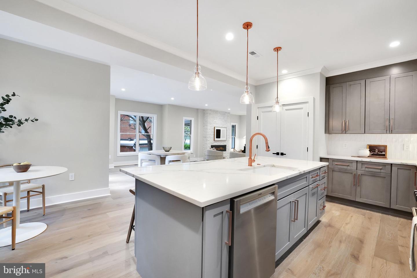 3740 Kanawha St NW