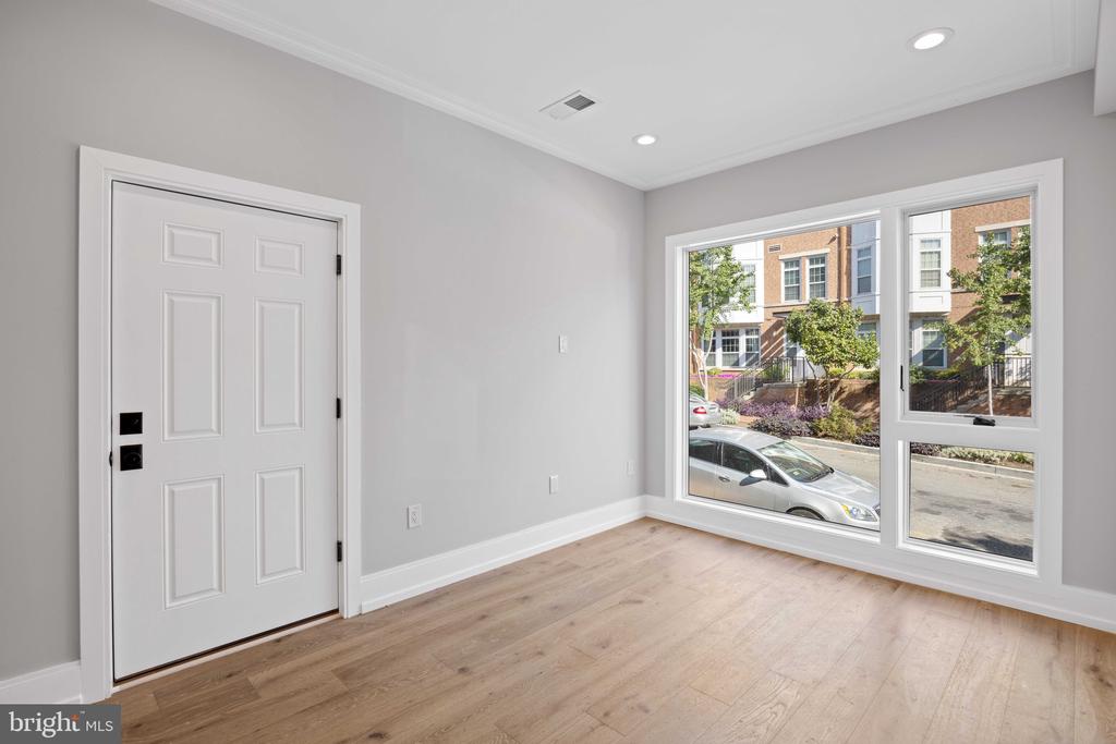 1444 Belmont St NW #101