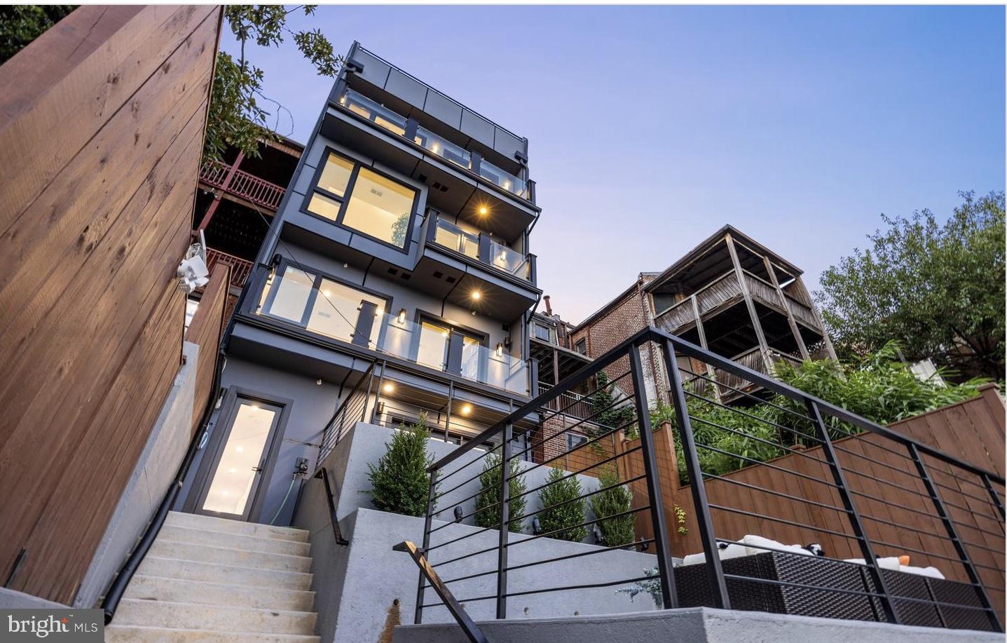 1444 Belmont St NW #101