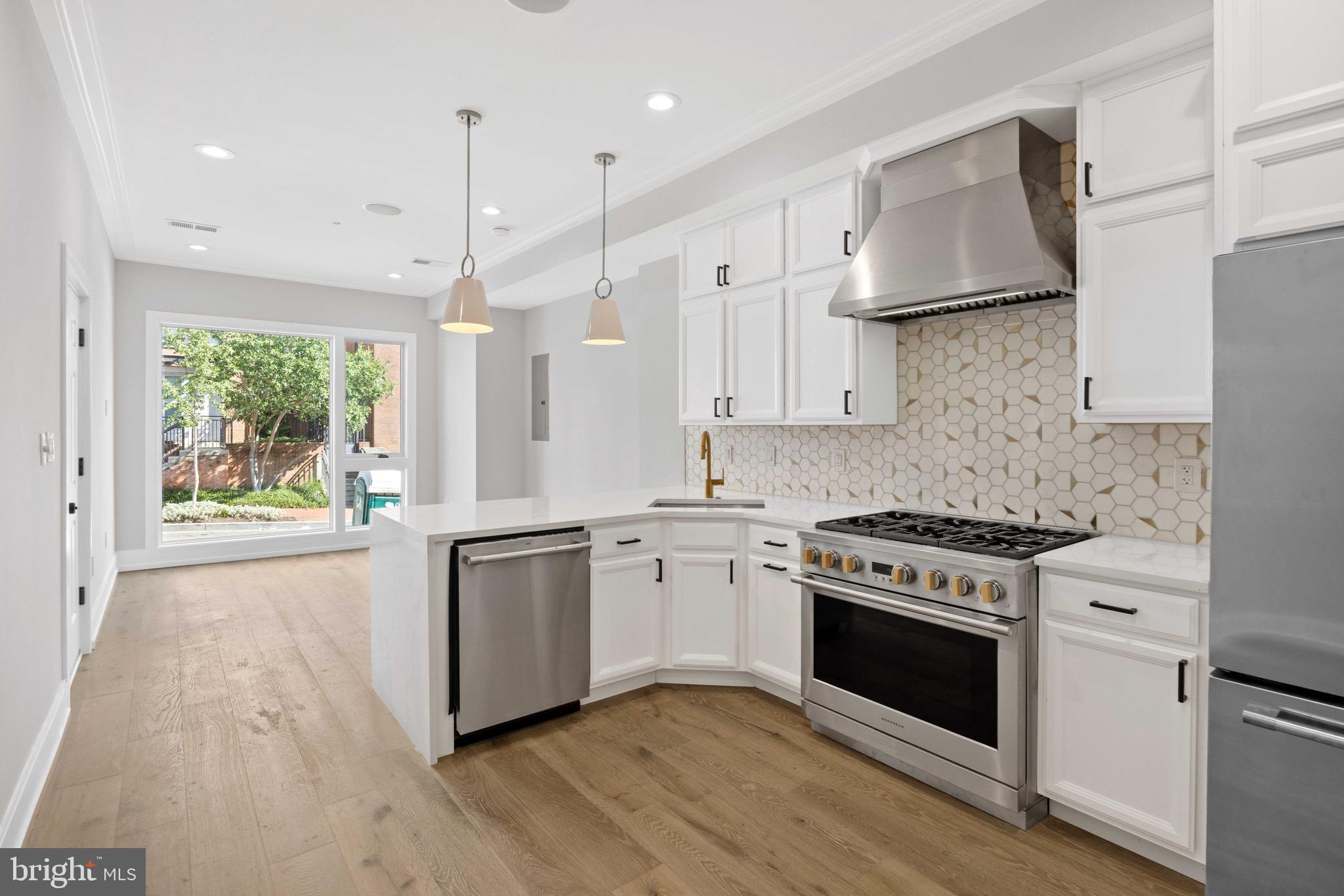 1444 Belmont St NW #101