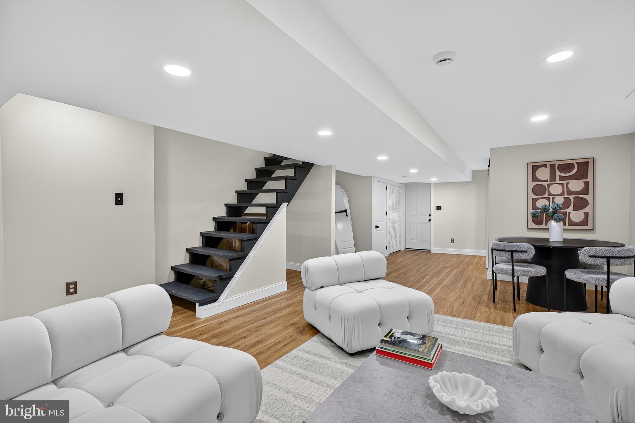 125 URELL PLACE NE