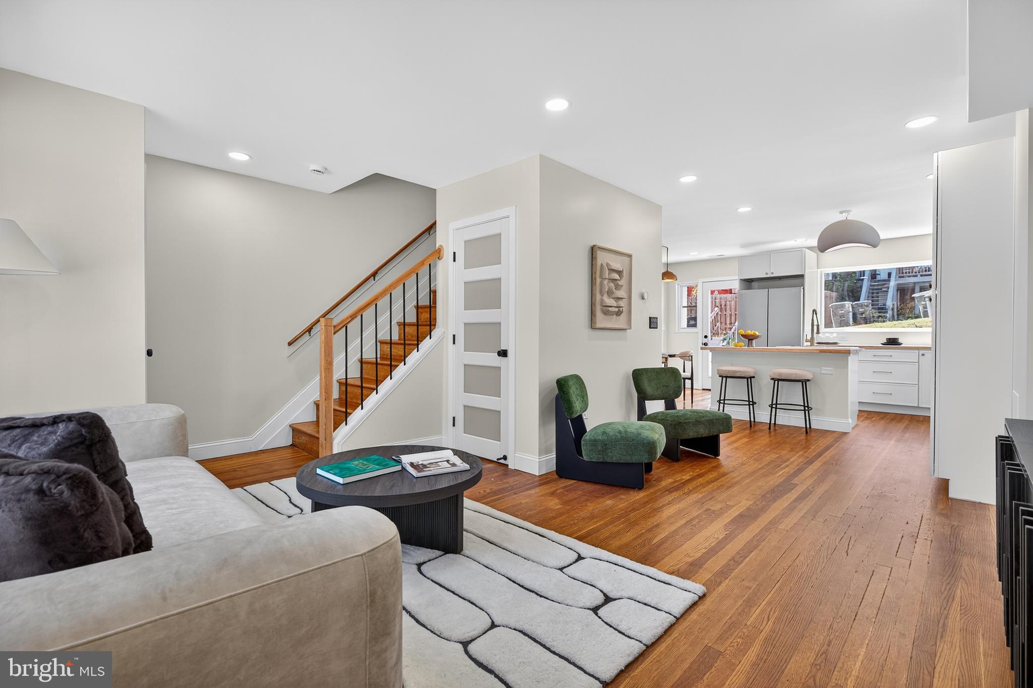 125 URELL PLACE NE