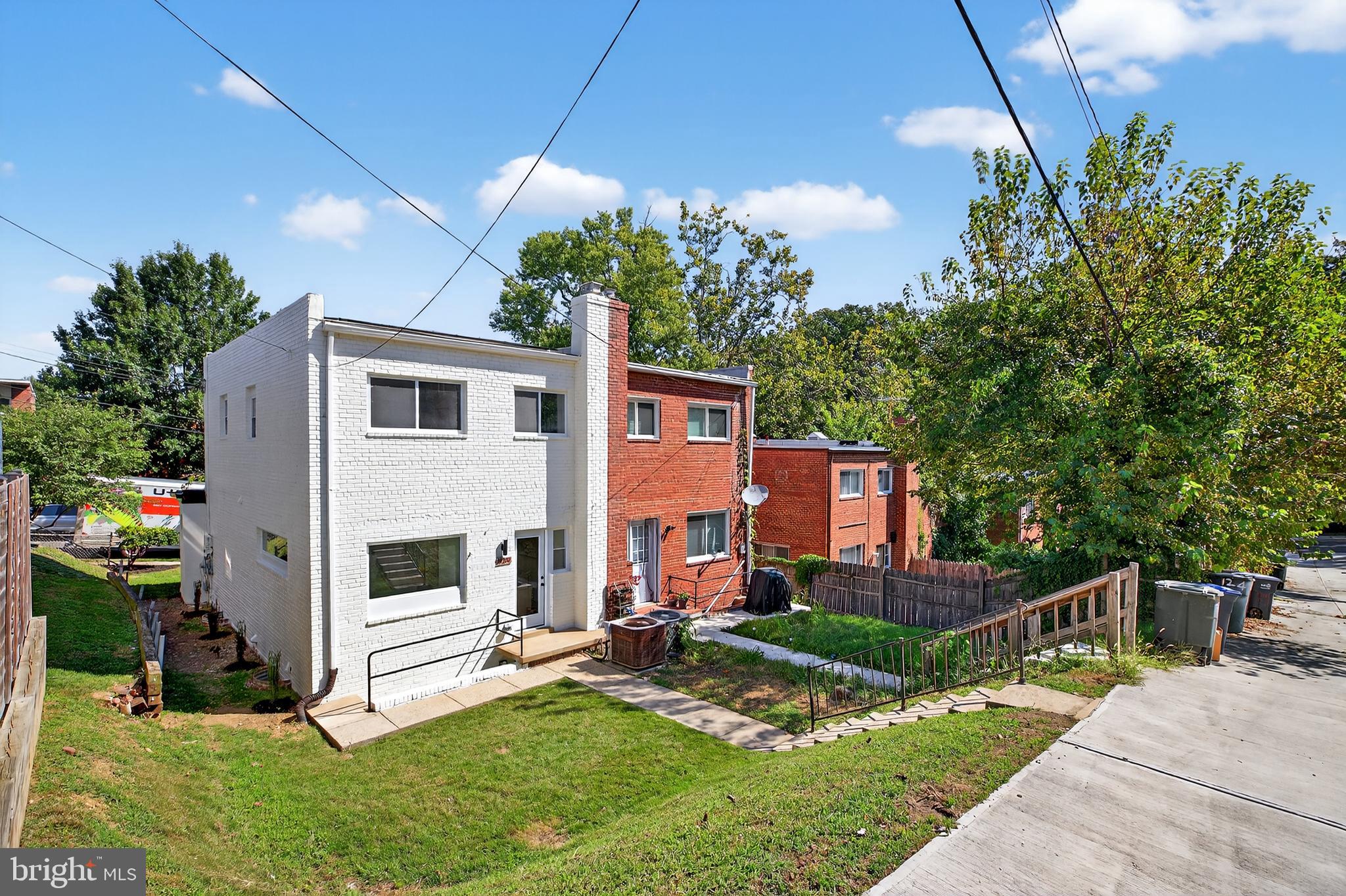 125 URELL PLACE NE