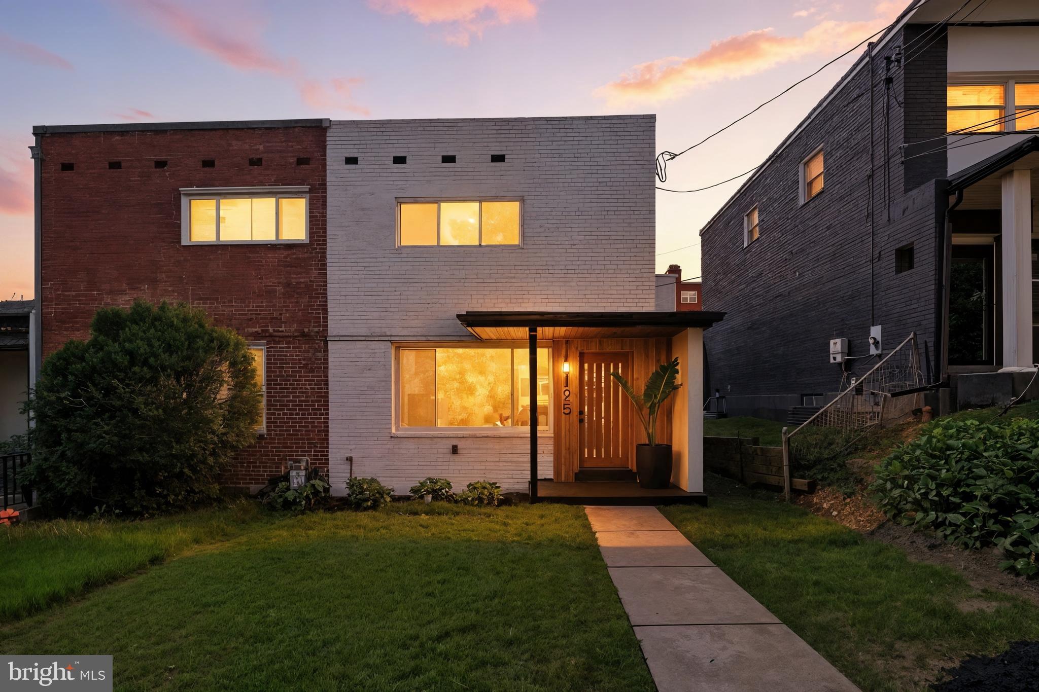 125 URELL PLACE NE