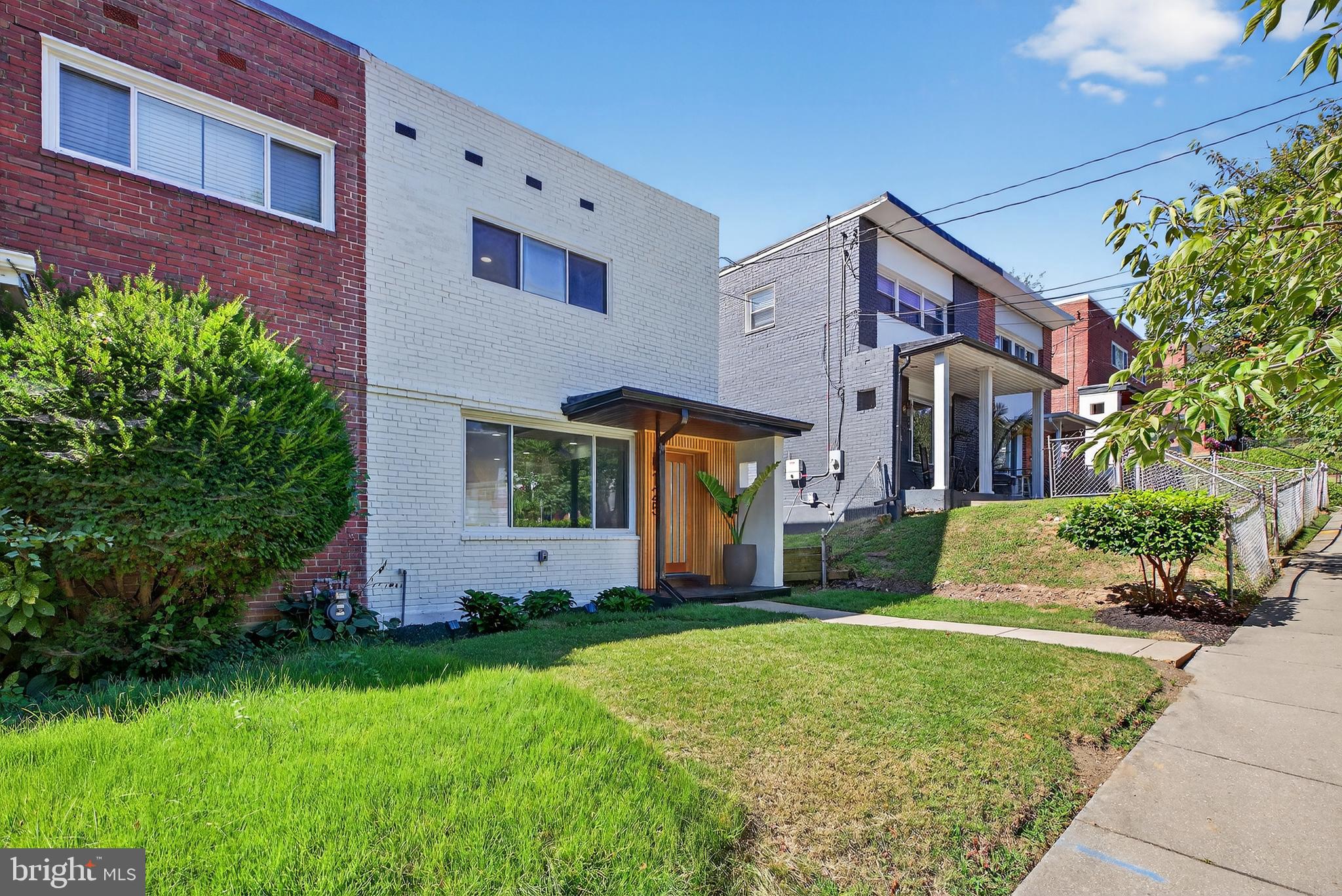 125 URELL PLACE NE
